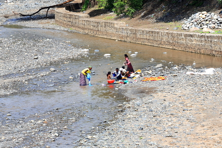 DEBRE BIRHAN, ETHIOPIA-MARCH 30: Locals use the waters of Baresa river flowing through Debre Birhan town to wash their clothes along with their bodies on March 30, 2013. N.Shewa zone-Amhara region.のeditorial素材