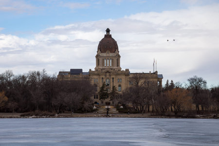 The Saskatchewan Legislative building as seen from the shore of Wascana Lake in Regina, Saskatchewan.のeditorial素材