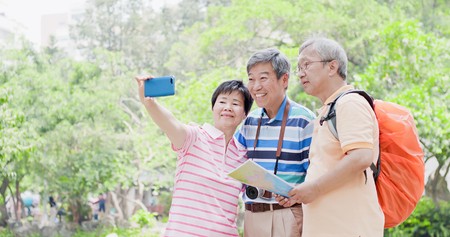 old travel people selfie happily in the parkの写真素材
