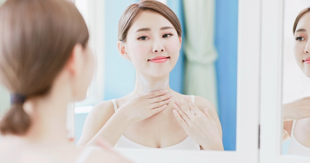 beauty woman apply cream with neck at homeの写真素材