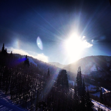 Sunrise over the mountains in Utahの素材