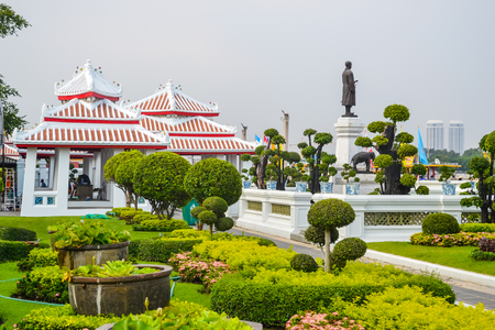 Wat Arun, Wat Arunrajawararam, Bangkok. Thai temple, gates with the gigantic guardians protecting it, Thailand, river templeの写真素材