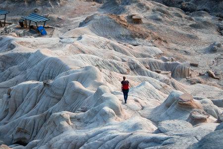 Drumheller HooDoos is a 0.5 kilometer heavily trafficked loop trail located near Drumheller,...