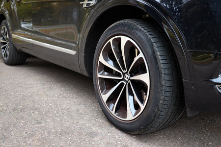 BERLIN, GERMANY - OCTOBER 2020: Bentley Bentayga Hybrid SUV with Pirelli HIGH PERFORMANCE ALL SEASON TYREs FOR SUVS SCORPION ZERO ALL SEASON R21のeditorial素材