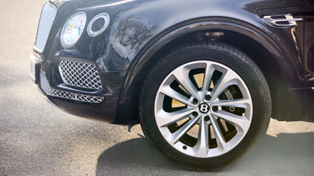 BERLIN, GERMANY - NOVEMBER 2021: Bentley Bentayga Hybrid SUV with Pirelli HIGH PERFORMANCE ALL SEASON TYREs FOR SUVS SCORPION ZERO ALL SEASON R21のeditorial素材