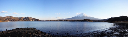 Panorama view of Kawaguchi lake with Fujiyama in winter of Japanの写真素材
