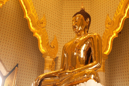 Biggest golden buddha statue in Trimit temple, Bangkok of Thailandのeditorial素材