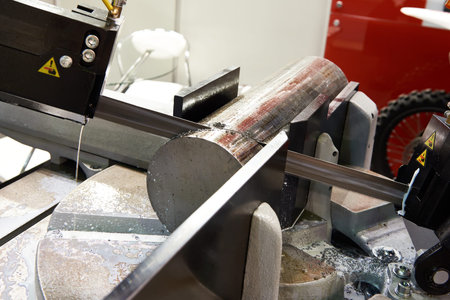 Electric industrial saw for metal in work