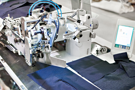 Automatic slit pocket in frame making sewing machine