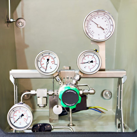 Installation of pressure reducing station manometer