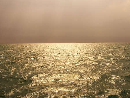 Evening; sea, horizon, background; water landscape; type; glares, waves, beauty; light; sky; nature; summer, textureの写真素材