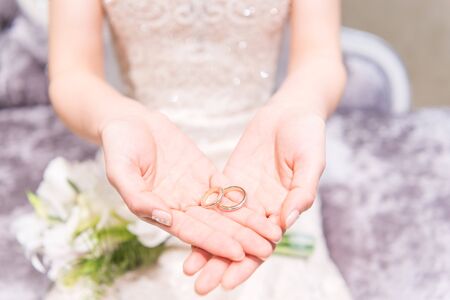 rings on the handの写真素材