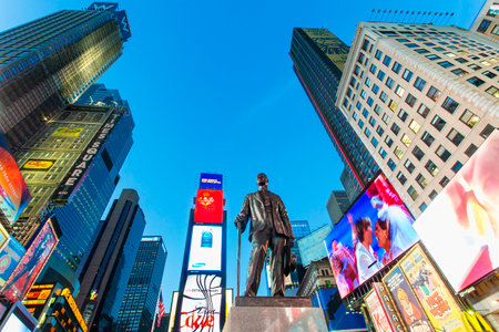 New York City, Statue of George M. Cohan at Times Squareのeditorial素材