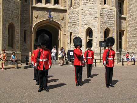 London, UK â July 04, 2008: Tourists look and photograph on sunny summer day the ceremony of changing of the Queen's Guard in front of the  Jewel House  in the  famous  Tower of London.のeditorial素材