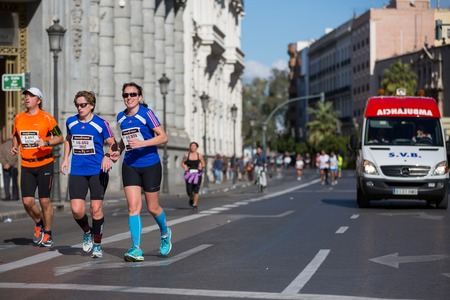 VALENCIA - NOVEMBER 17: 4mat team girls participate in Valencias marathon on November 17, 2013 in Valencia, Spainのeditorial素材
