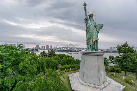 Sunset at Statue of Liberty and Tokyo skyline from Odaiba, Tokyoの写真素材