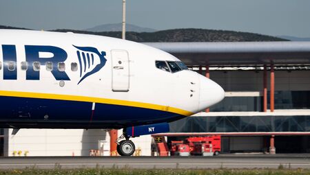 Ryanair plane head landingのeditorial素材