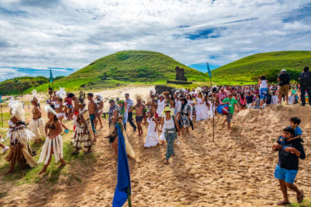 Rapa Nui historic boat arrives to Anakena beach, the crowd receptionのeditorial素材