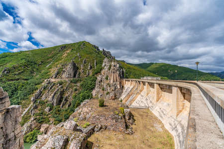 Side view of dam over the narrow rock canyonの写真素材