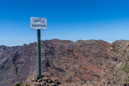 National park sign in Spanish on top of Roque de los Muchachosの写真素材