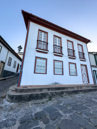 Historic Colonial House on Cobblestone Street at Duskの写真素材