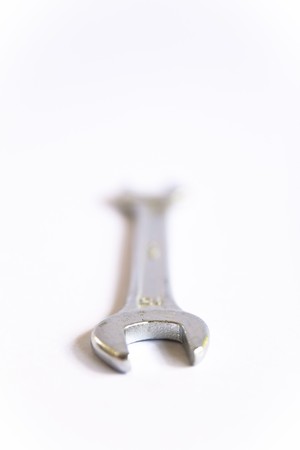 Tools that can be repaired by compression and pulling clamp.