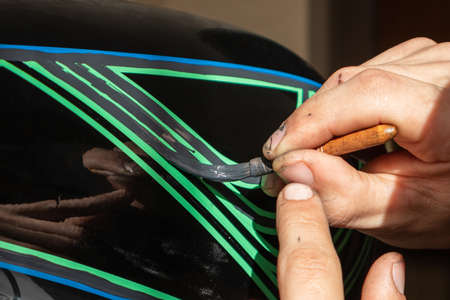 the artist draws the pinstriping with a special brushの写真素材
