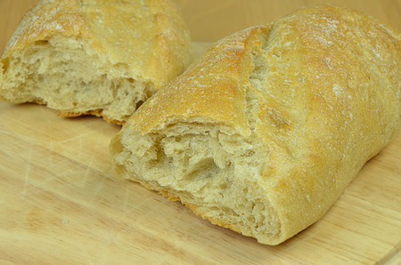 bread on cutting board, close upの写真素材