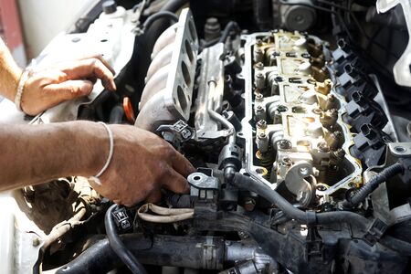 Hand Open mechanic  Car crash open hood car to check condition of damage and fix the car problem.の写真素材
