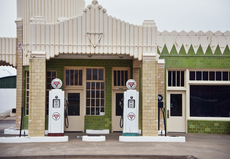 Shamrock, Texas - March 10, 2019: Art deco U-Drop Inn Conoco Station (Tower Station) on Route 66.のeditorial素材