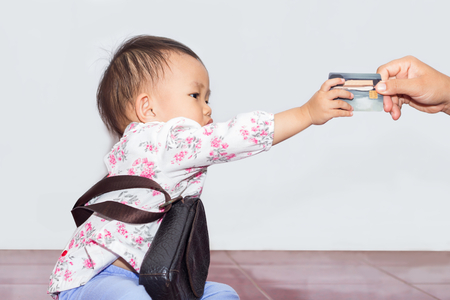 Nice little girl with bag holding credit card for shopping on white background
の写真素材