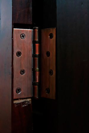 The hinges have been created to facilitate and reduce the weight of doors.