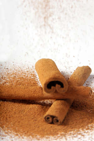 cinnamon sticks on white backgroundの写真素材