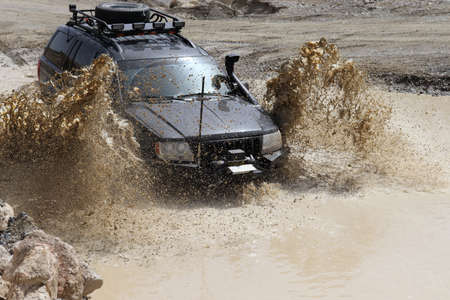 4x4 in the mud, off road racing