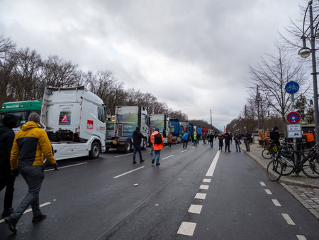 Berlin, Germany January 15, 2024. Trucks and tractors in the center of the capital. Farmers' demonstration. Berlin, Germany January 15, 2024のeditorial素材