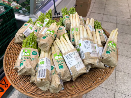 Berlin, Germany, May 10, 2024. A basket full of asparagus. Asparagus is bagged and displayed in the store. Berlin, Germany, May 10, 2024のeditorial素材