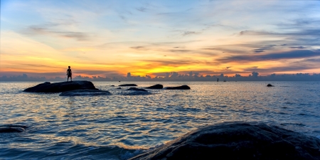 Silhouette sunset in the South Sea Thailandの写真素材