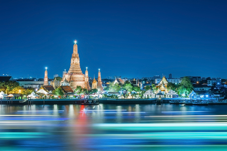 Wat Arun night view Temple in bangkok, Thailandの写真素材