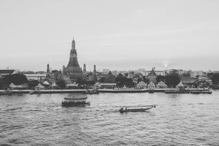 Wat Arun night view Temple in bangkok, Thailandの写真素材