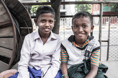 Bagan, Myanmar - OCTOBER 20: Children make money selling bird food with a smile in Bagan, Myanmar on October 20, 2014. Currently, 26% of Burma's population lives below the poverty line.のeditorial素材