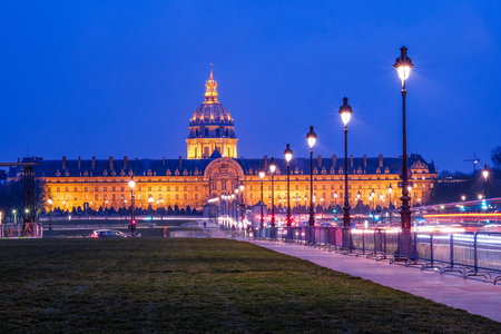Traffic jam in front of Les Invalides in Parisのeditorial素材