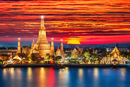 Wat Arun night view Temple in bangkok, Thailandの写真素材