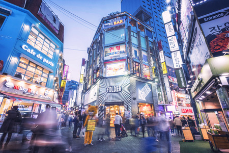 SEOUL, SOTH KOREA, 29 MARCH 2018 : Korean people and tourist walking around Myeong-dong  at night for shopping and eating. Myeong-dong is one of the busiest places and famous shopping destinations in Seoul, South Korea,のeditorial素材