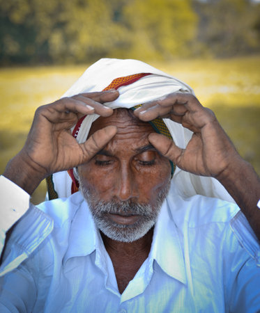 TIKAMGARH, MADHYA PRADESH, INDIA - NOVEMBER 01, 2019: Indian Village old man in traditional indian village dress.のeditorial素材