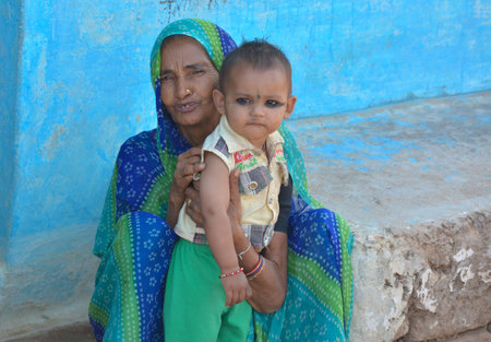 TIKAMGARH, MADHYA PRADESH, INDIA - NOVEMBER 16, 2019: Unidentified Indian grandmother and her granddaughter.のeditorial素材