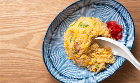 Scoop the fried rice with a Chinese soup spoonの写真素材