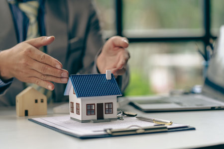 real estate And the concept of real estate agents offering interest in installments to customers and signing a profitable offer agreement after reviewing the contract terms, legalの写真素材
