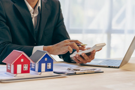 Close-up photo of the home agent Introduce details of housing in the project to customers who are interested in viewing the houses in the project with examples. real estate tradingの写真素材
