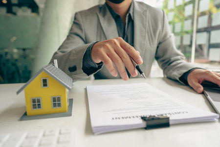 Close-up photo of the home agent Introduce details of housing in the project to customers who are interested in viewing the houses in the project with examples. real estate tradingの写真素材