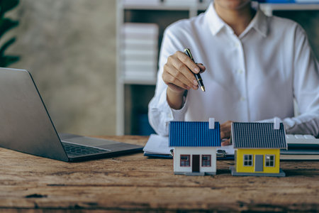 Close-up photo of the home agent Introduce details of housing in the project to customers who are interested in viewing the houses in the project with examples. real estate tradingの写真素材